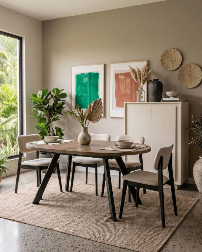 Comedor moderno con mesa, sillas y mueble auxiliar