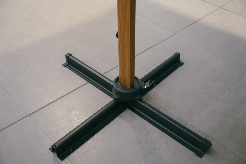 Sombrilla Cantilever con Luz Solar "Varese"