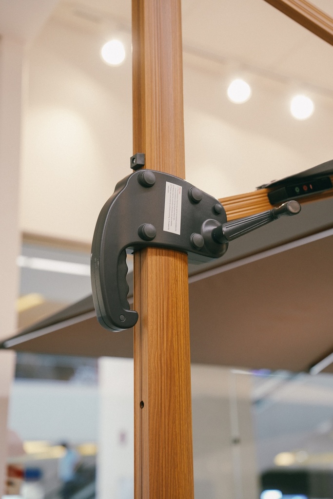 Sombrilla Cantilever con Luz Solar "Varese"
