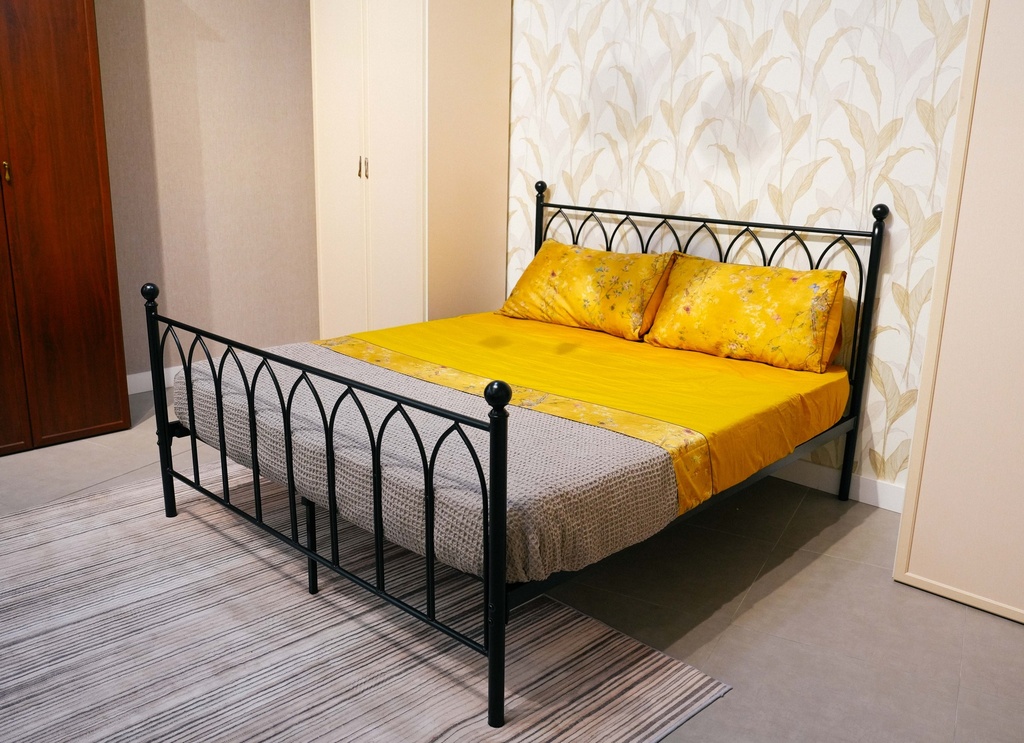 Queen Metal Bed "Alberta"