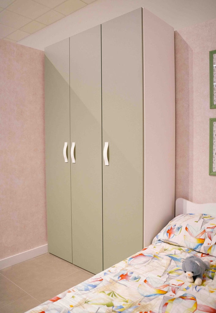 Gabriella” 3 door closet
